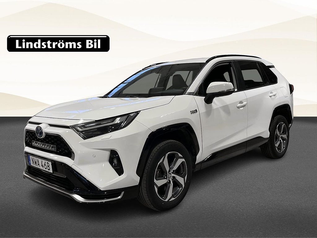 Toyota RAV4 Plug-in Hybrid X-Edition Plugin krok Vinterhjul Ledramp