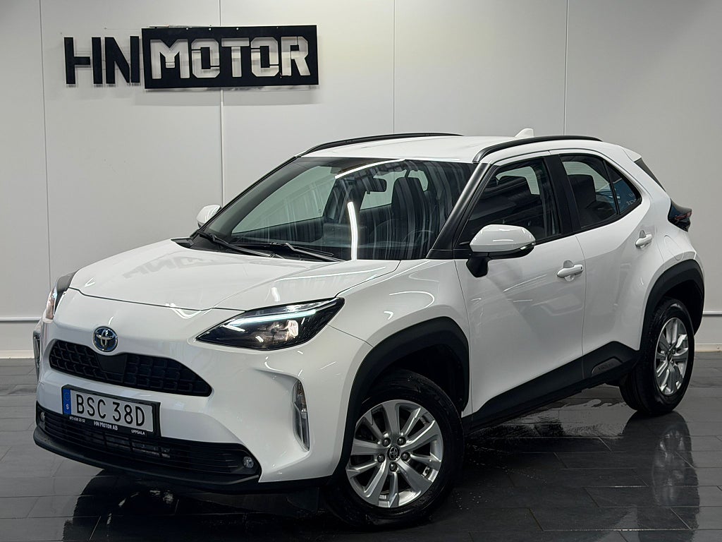 Toyota Yaris Cross Hybrid AWD-i e-CVT Active |MOMS|BKam|RattVärm|MoK|NySer