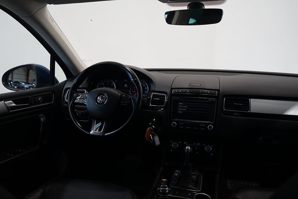 Volkswagen Touareg 3.0 V6 TDI 4M B-kamera Värmare Drag 204hk