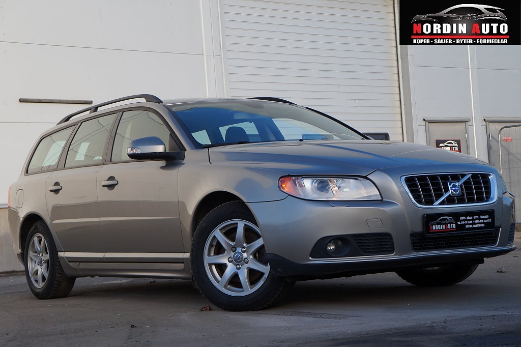 Volvo V70 2.0 F | Powershift Momentum | Motorvärmare | PDC