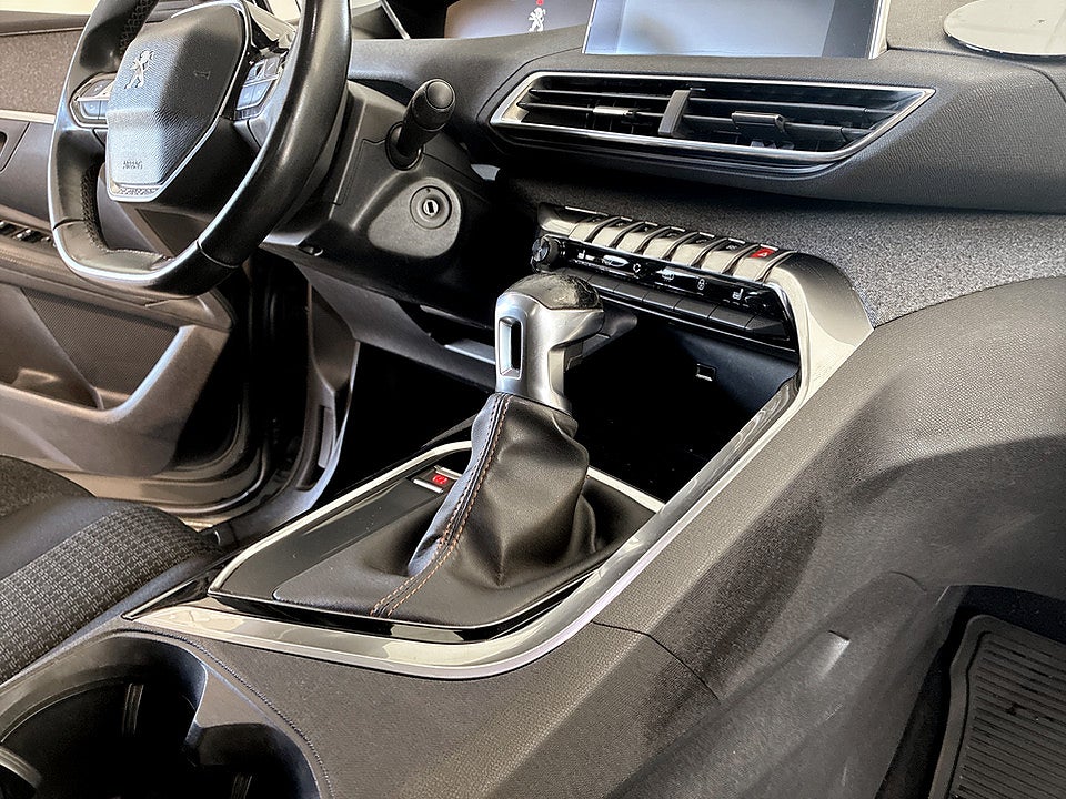 Bild på Peugeot 3008 Active 1.2 PT 130hk DRAG BACKSENSORER