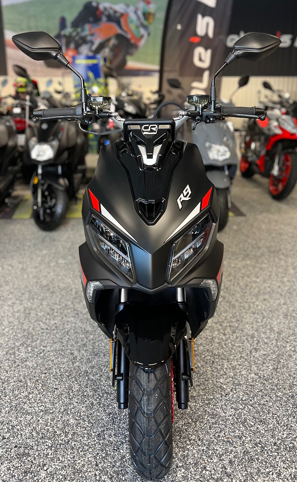 MOTO CR R9 HJÄLM PÅ KÖPET