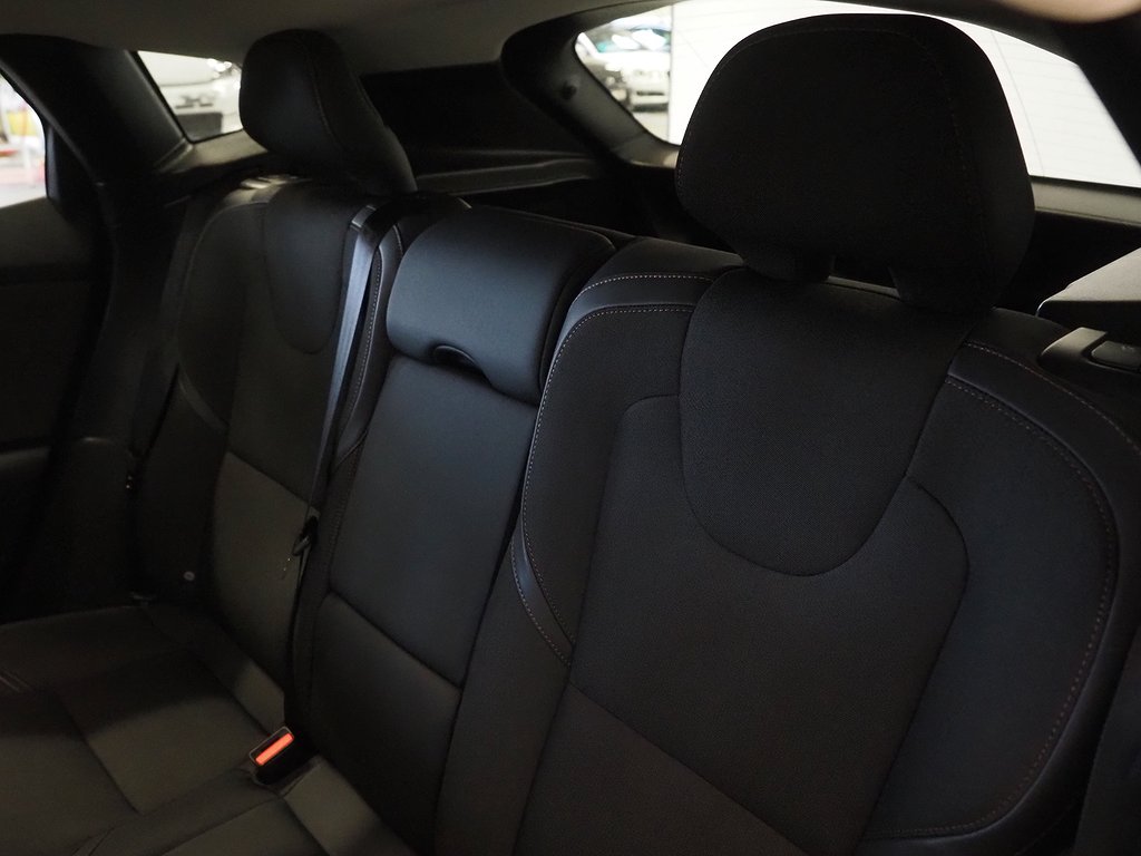 Volvo V40 Cross Country D3 Geartronic Momentum D-Värm P-Sen 2015