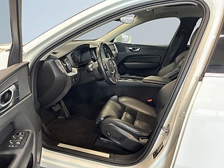 Volvo XC60 B4 AWD Momentum Advanced S&V/Kamera/Pano/Skinn/Pvärm – bild 7