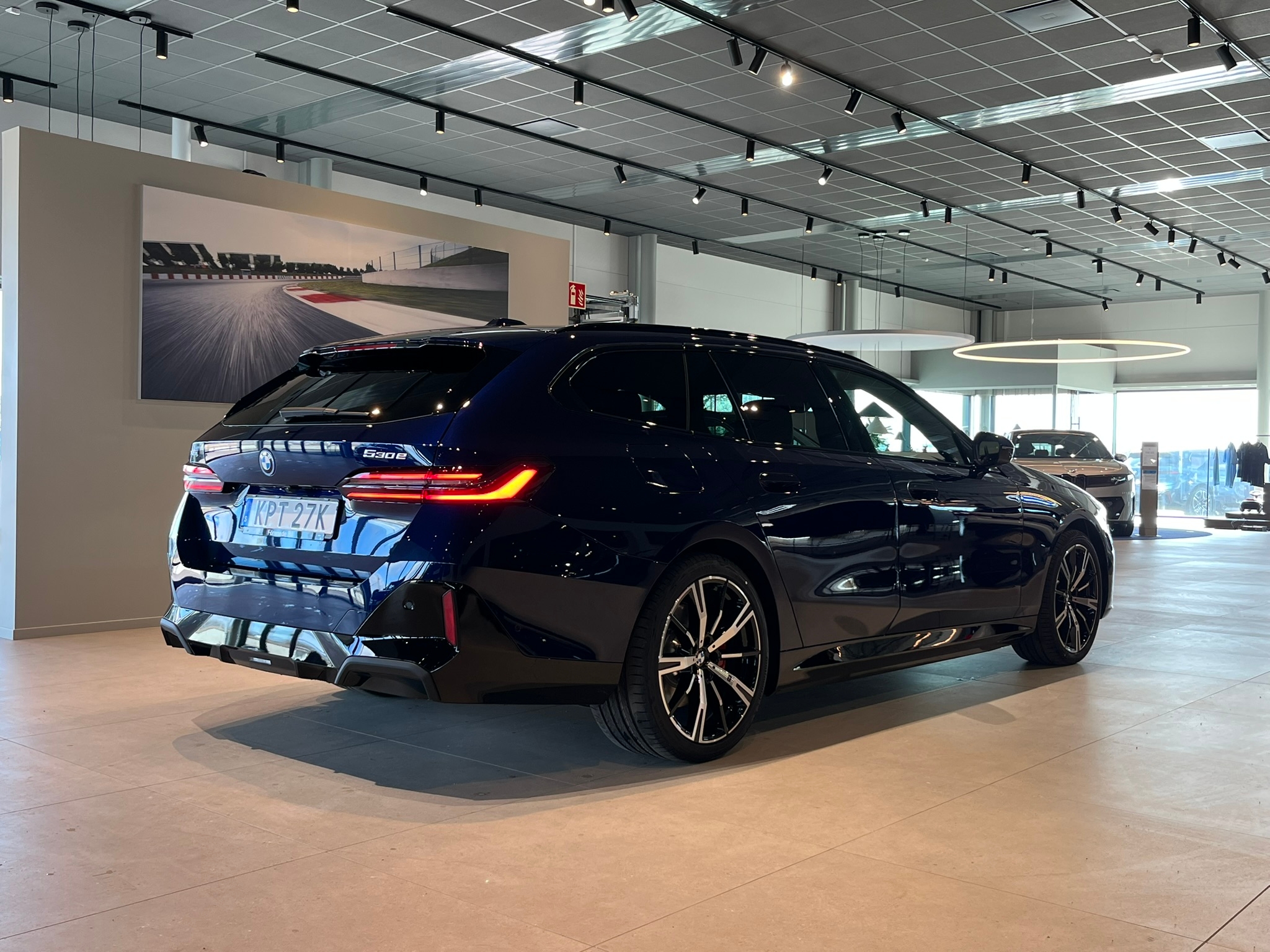 BMW 530 e xDrive Touring M Sport Pro 2026, bild 4/55