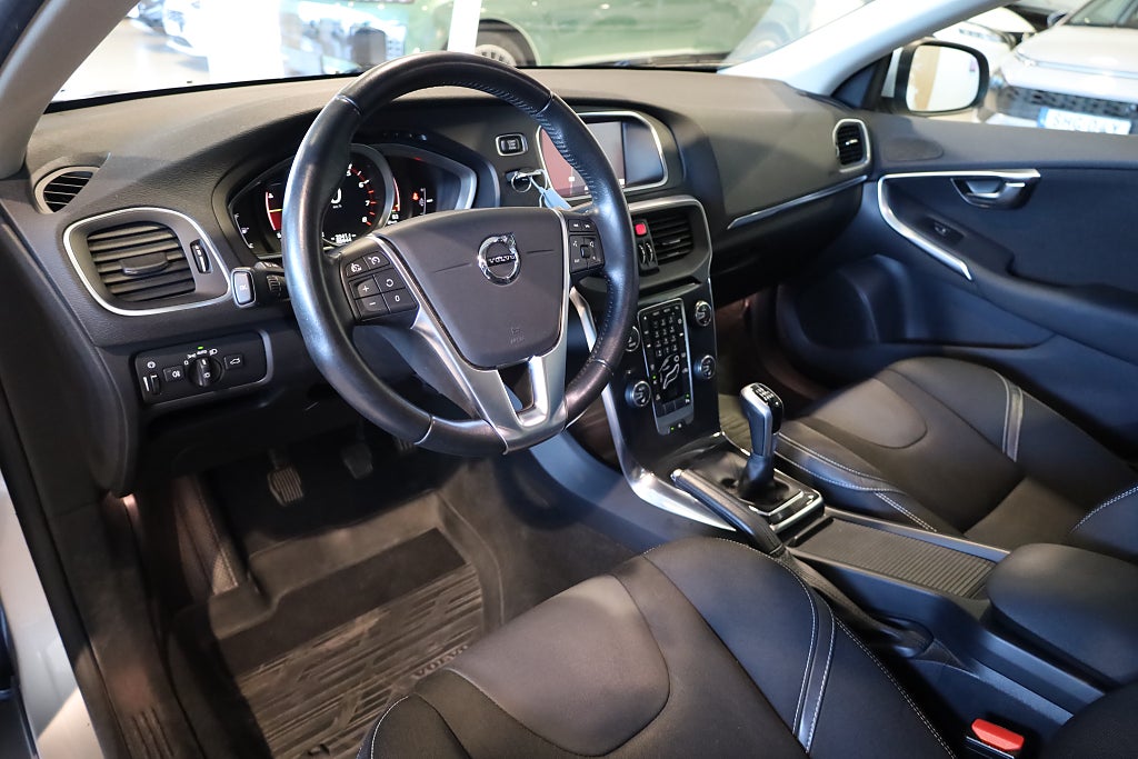 Volvo V40 T3 Momentum Värmare Navi PDC Blåtand 2018