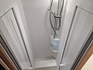 Husbil-halvintegrerad Adria CORAL 670 DL 27 av 36