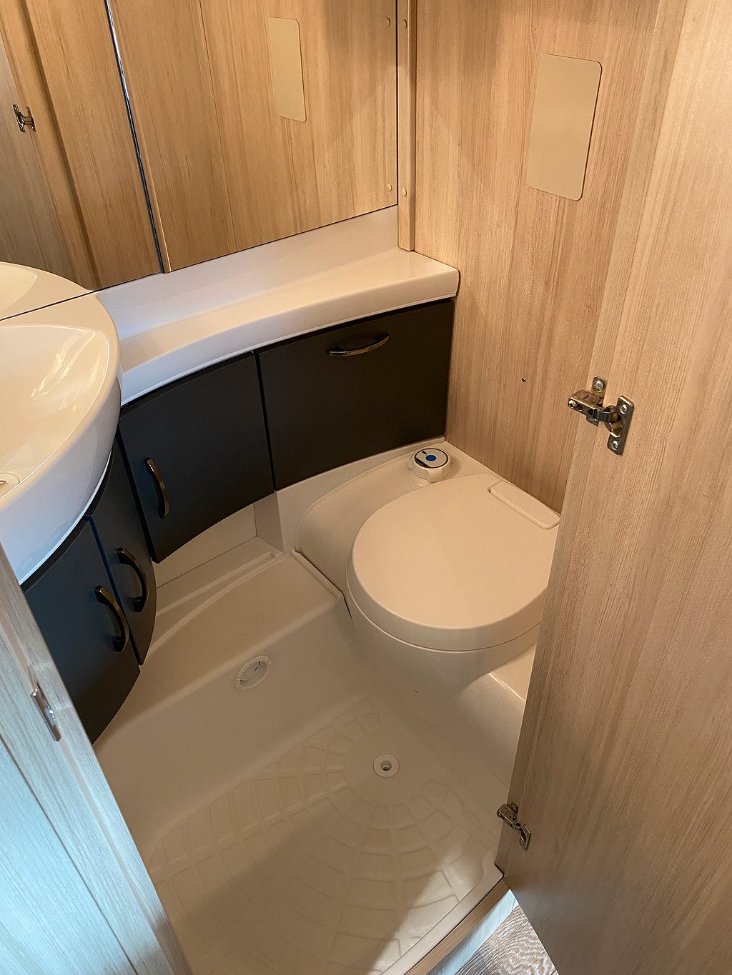Hobby 460 LU De Luxe Edition / Mover / Långbädd / 1698:-/mån - Hobby