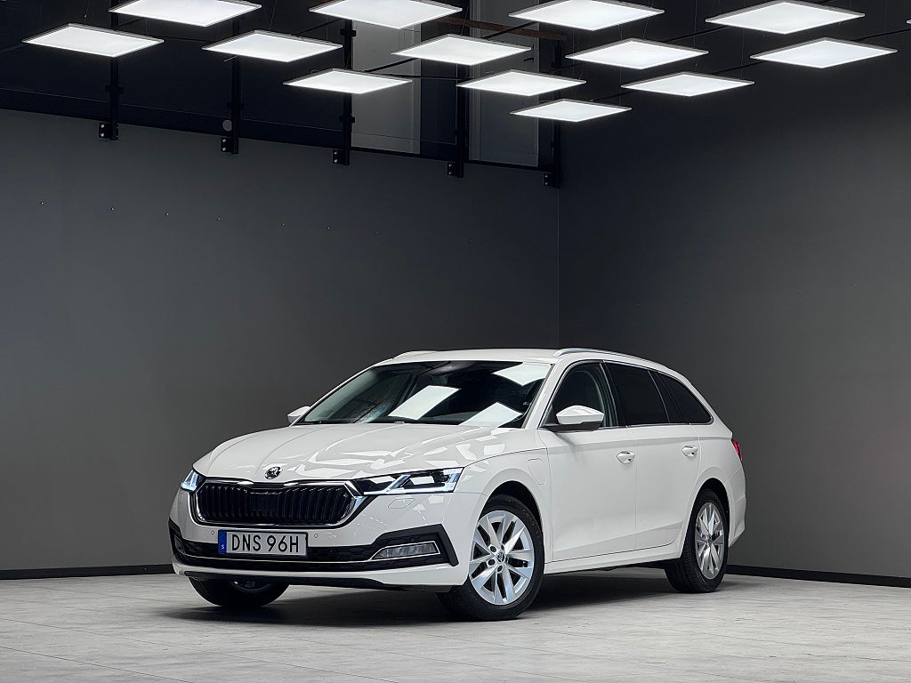 Skoda Octavia Kombi iV Style / Drag / Värmare / Carplay