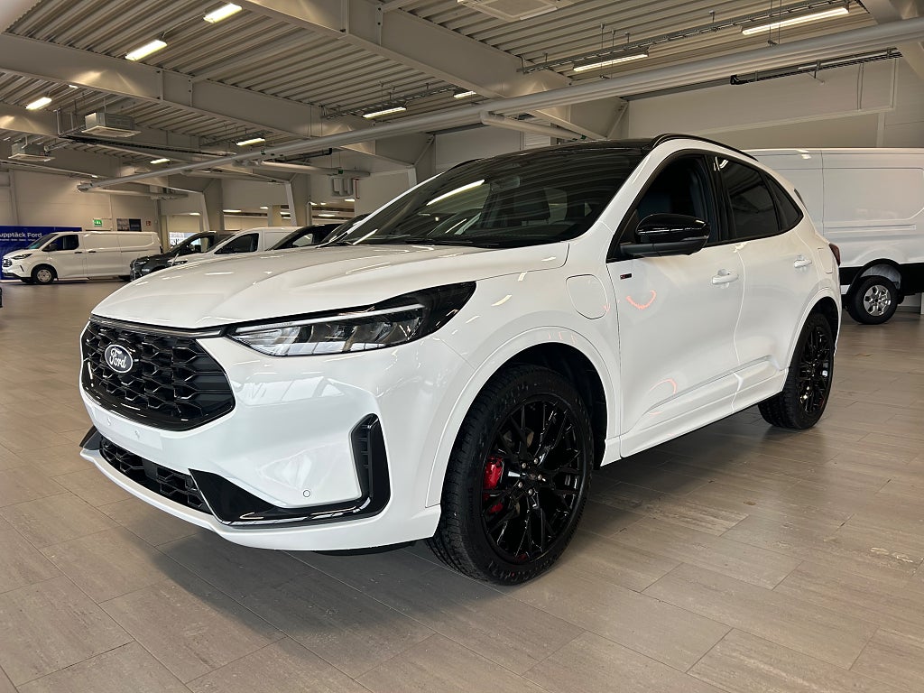 Ford Kuga ST-Line X Black Ed Plug-In Hybrid 243hk *Pano/V-hjul*