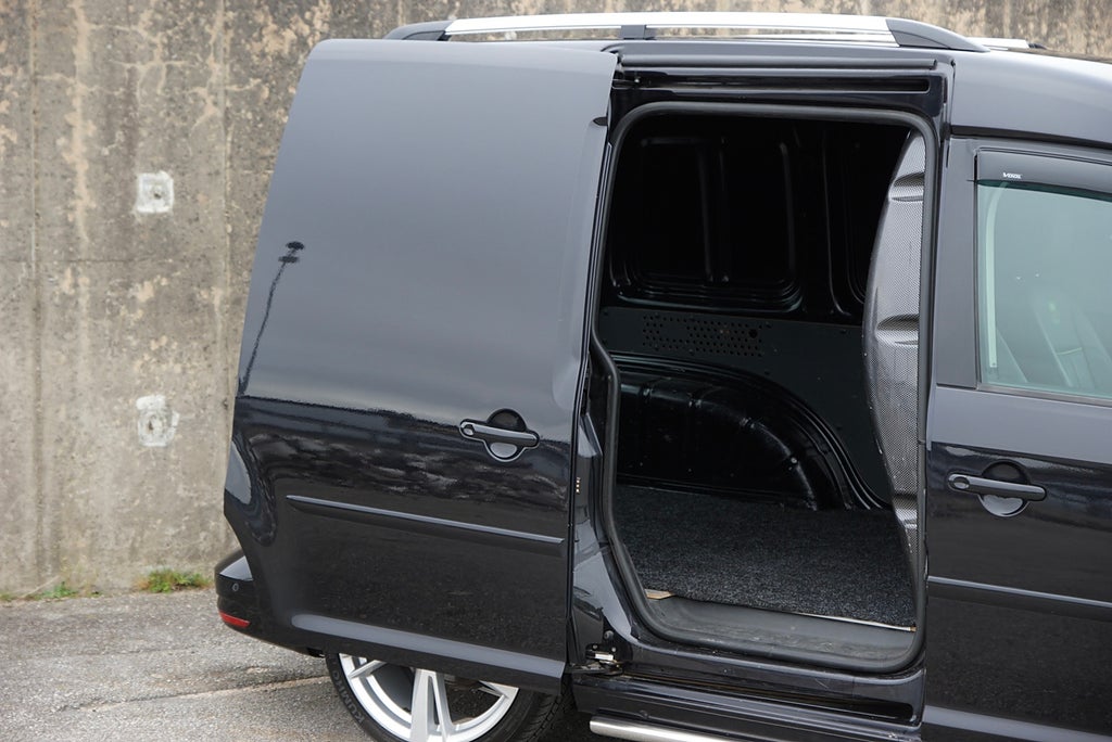 Volkswagen Caddy 2.0 TDI 150hk DSG Venom Edition Coils 19” RS UNIK