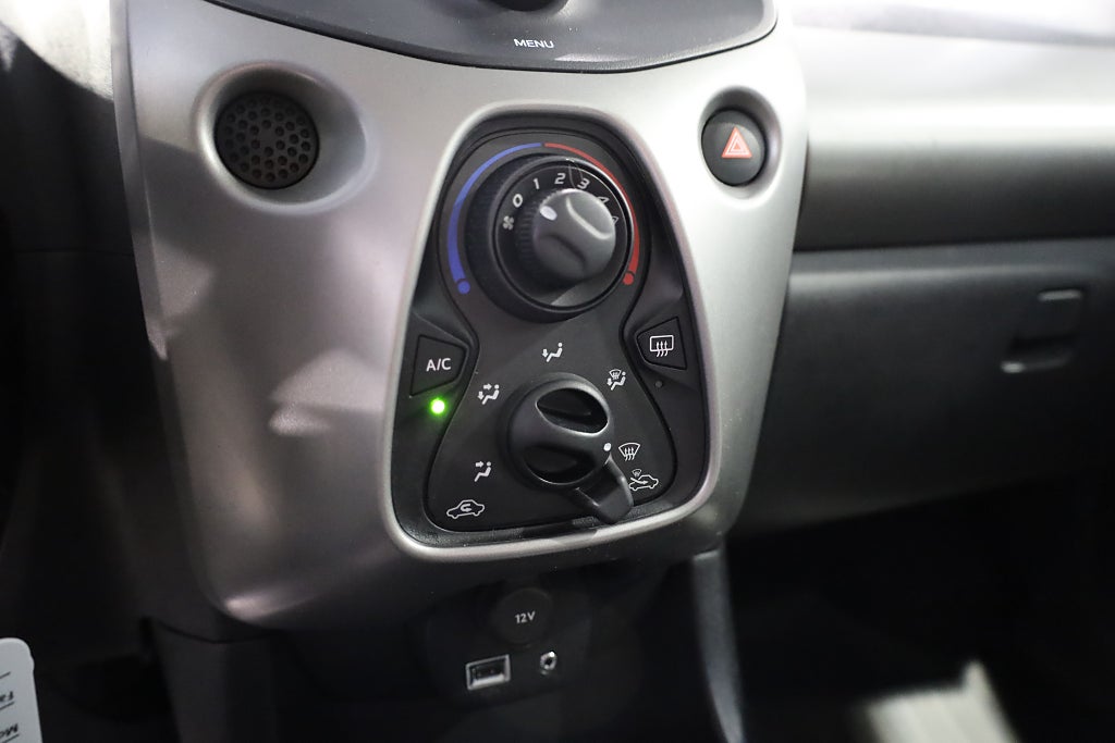 Toyota Aygo 5-dörrar 1.0 VVT-i X-PLAY Touch Blåtand 2015