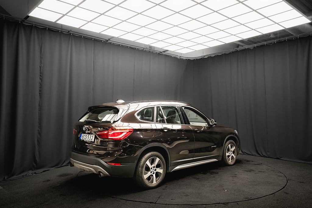 BMW X1 xDrive20d PANORAMA LÄDER DRAG KAMERA HUD 1-ÄGARE