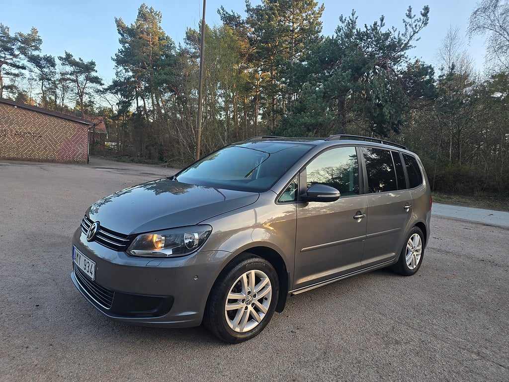 Volkswagen Touran 7-sits/1.6 TDI /Navi/Drag/DVD bak/Ny besikt
