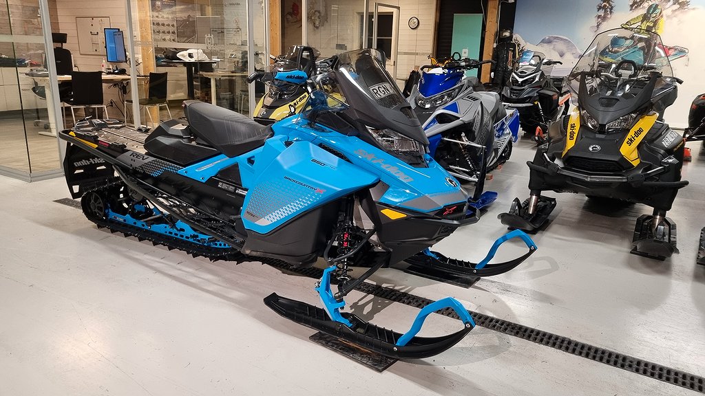 Ski-Doo Renegade Backcountry X 850 e-tec 