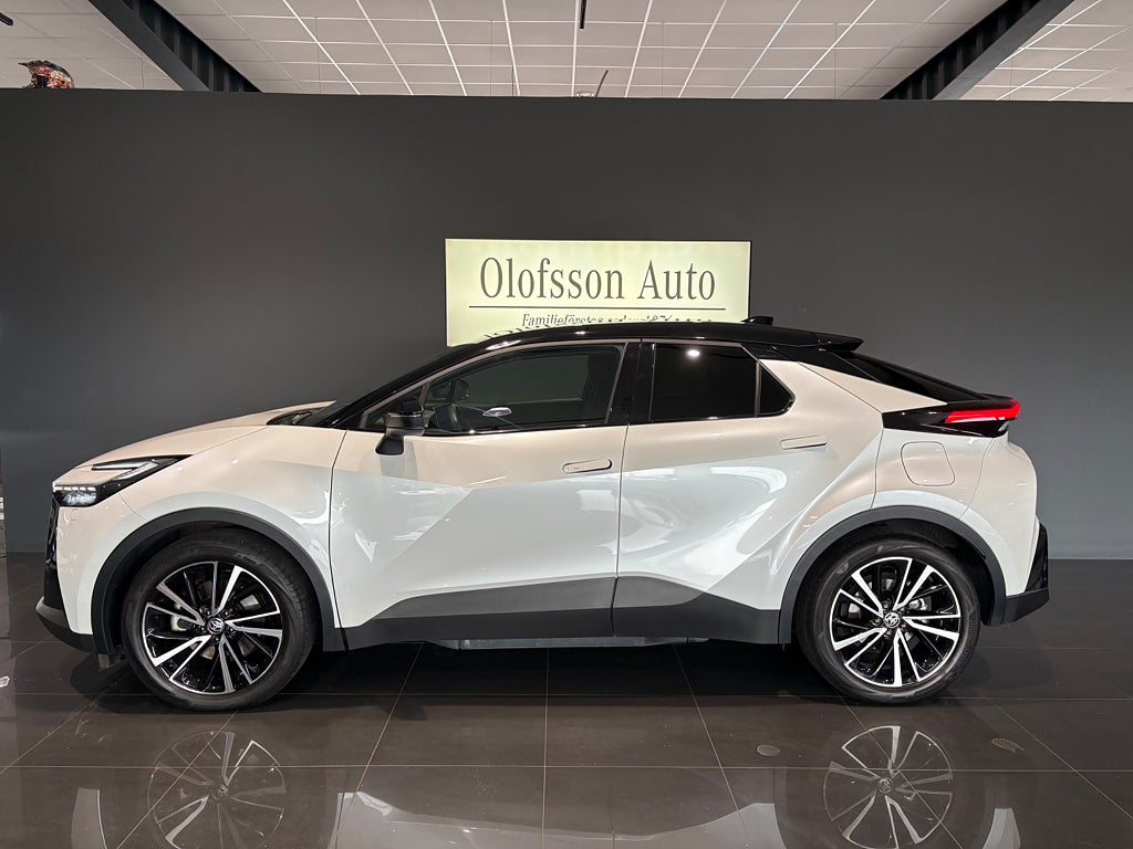Toyota C-HR PHEV e-CVT 2,0 223hk Executive Värmare Drag - bild 2