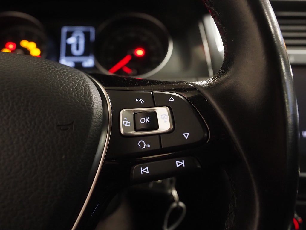 Volkswagen Golf SC 1.0 TSI DSG 110hk P-Sensorer ACC Carplay 2018