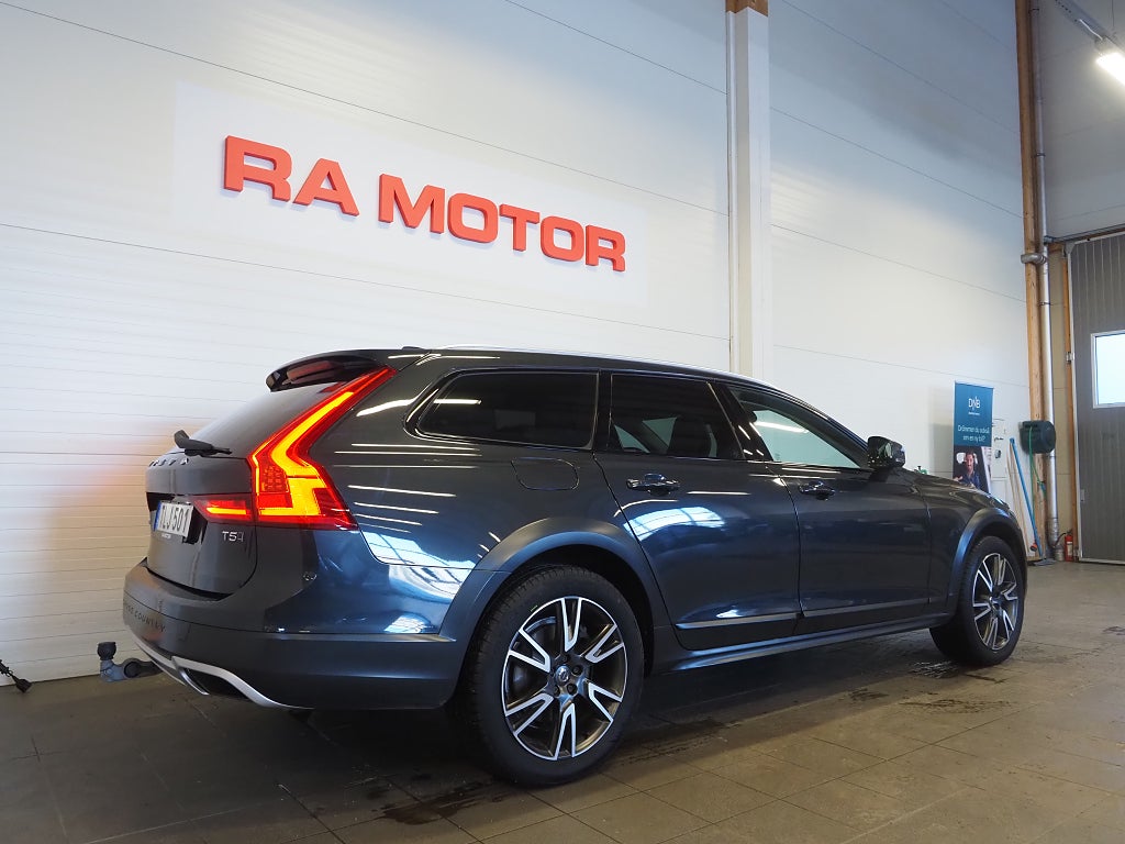 Volvo V90 Cross Country T5 AWD 254hk Inscription Pro | Drag | Kamera | Navi |