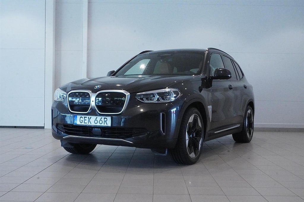 BMW iX3 Charged Plus Drag Panorama Läder Keyless hk HUD 286hk