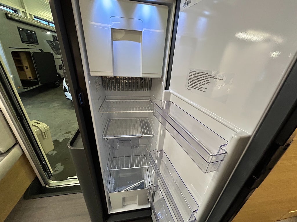 Adria Matrix 670 SL 60 Y /B-körkort/Taksäng/Automat/5 bältad - Adria