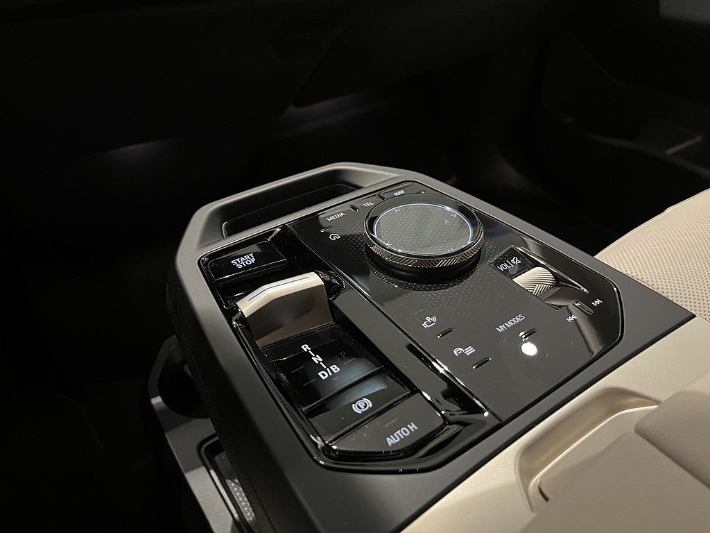 BMW iX xDrive50, 524ps, 2024