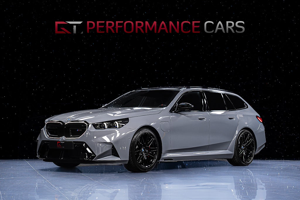 BMW M5 Touring G99 MOMS Brooklyn Pano  Carbon B&W Drag 3.99%