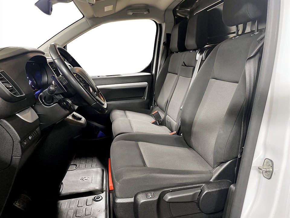 Bild på Peugeot Expert PRO+ 2.0 BHDi 145hk Aut L3 KAMPANJRÄNTA 3,99%