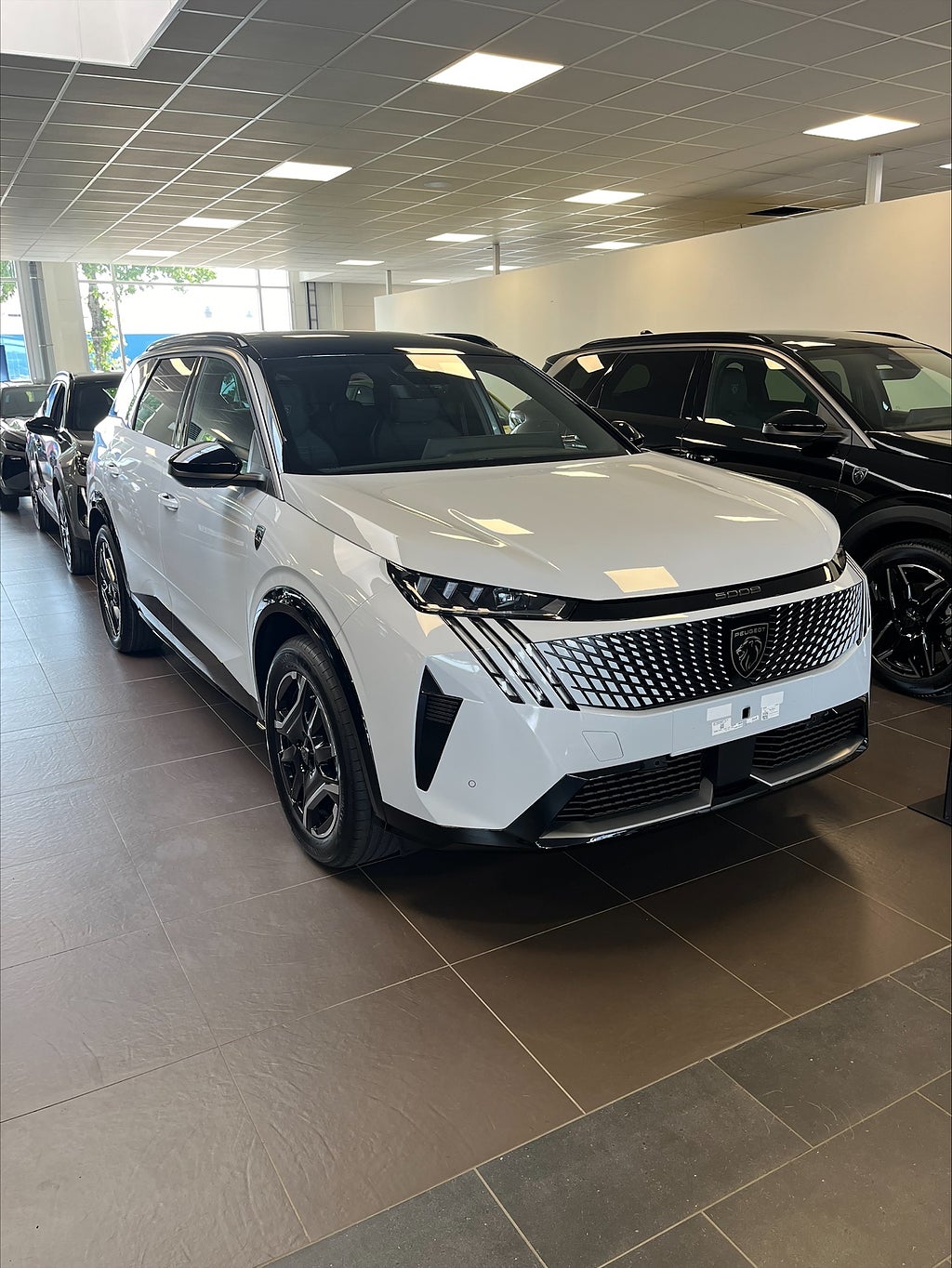 Peugeot E-5008 GT Electric Long Range / 660km Räckvidd / Omgående lev