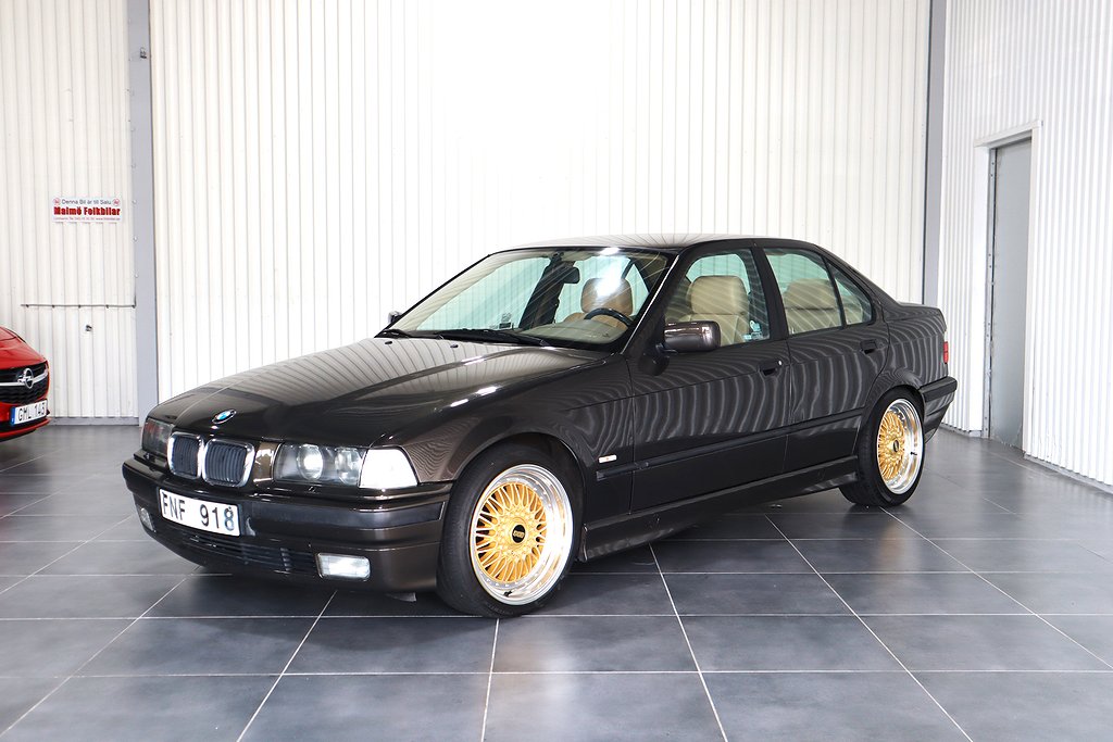 BMW 320 i M Skin El-hiss Få ägare Svensksåld Sportfjäder E36