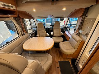 Husbil-integrerad Hymer B588 Bianco Line 150HK Aut 15 av 20