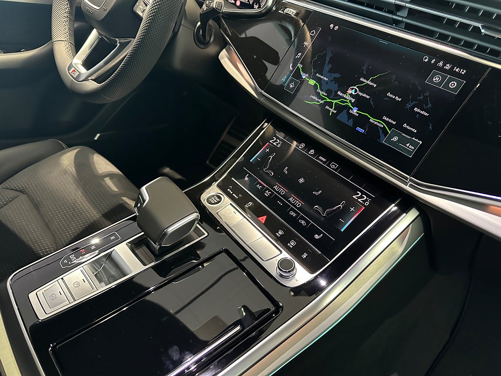 Audi Q8 50 TDI quattro S Line Panorama B&O Värmare Drag - bild 7