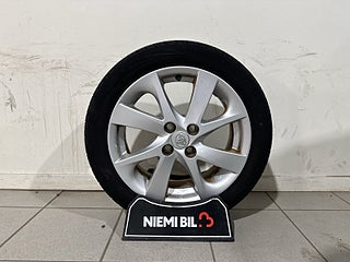 Toyota Yaris Hybrid e-CVT Style Mvärm Kamera Kamkedja SoV