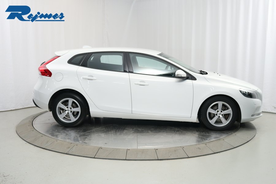 Volvo V40 D2 Your Kinetic 2016, kuva 3/51
