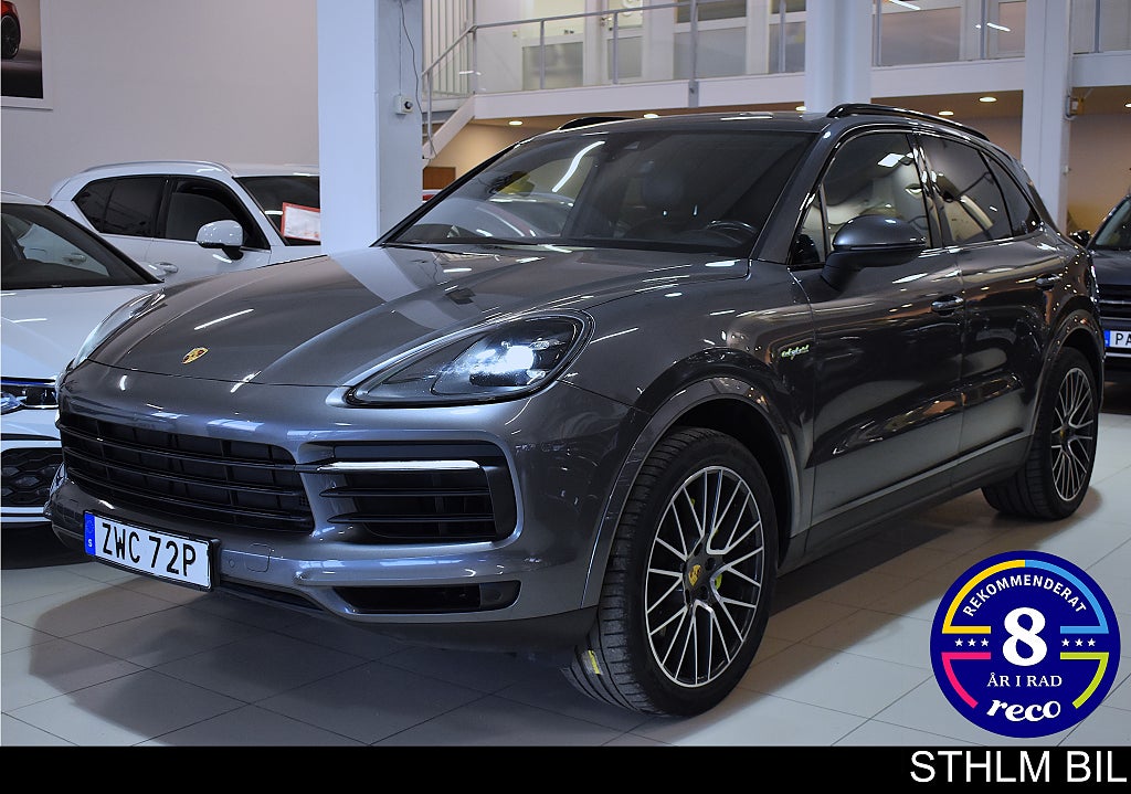 Porsche Cayenne E-Hybrid Chrono Drag Bose Pano 21'' RS Navi 4.95% Ränta