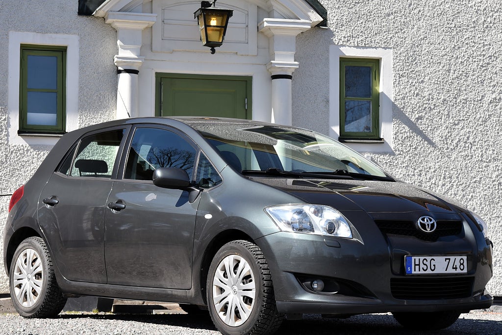 Toyota Auris 5-dörrar Automat 6800 mil Svensksåld 