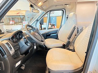 Husbil-halvintegrerad Adria Matrix Supreme 670 SL 25 av 25