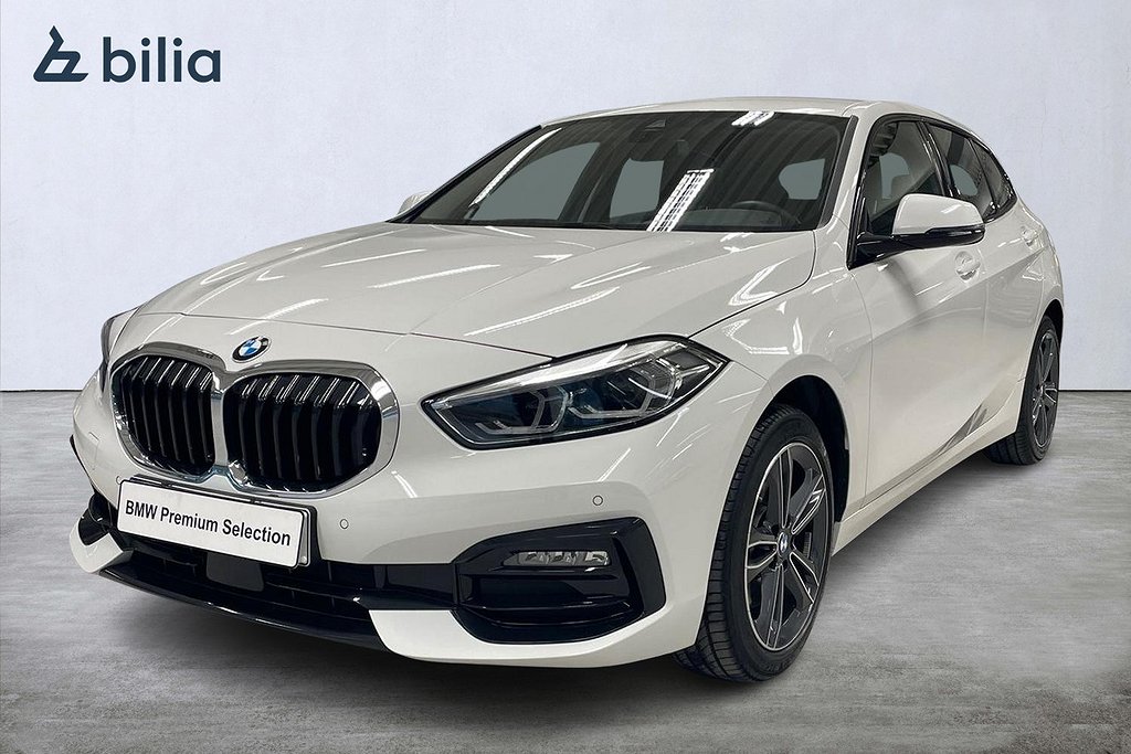 BMW 118I Model Sport | Navi | Farthållare | PDC Fram & Bak