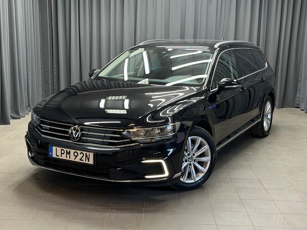 Volkswagen Passat Sportscombi GTE 1.4 Moms Drag Backkamera