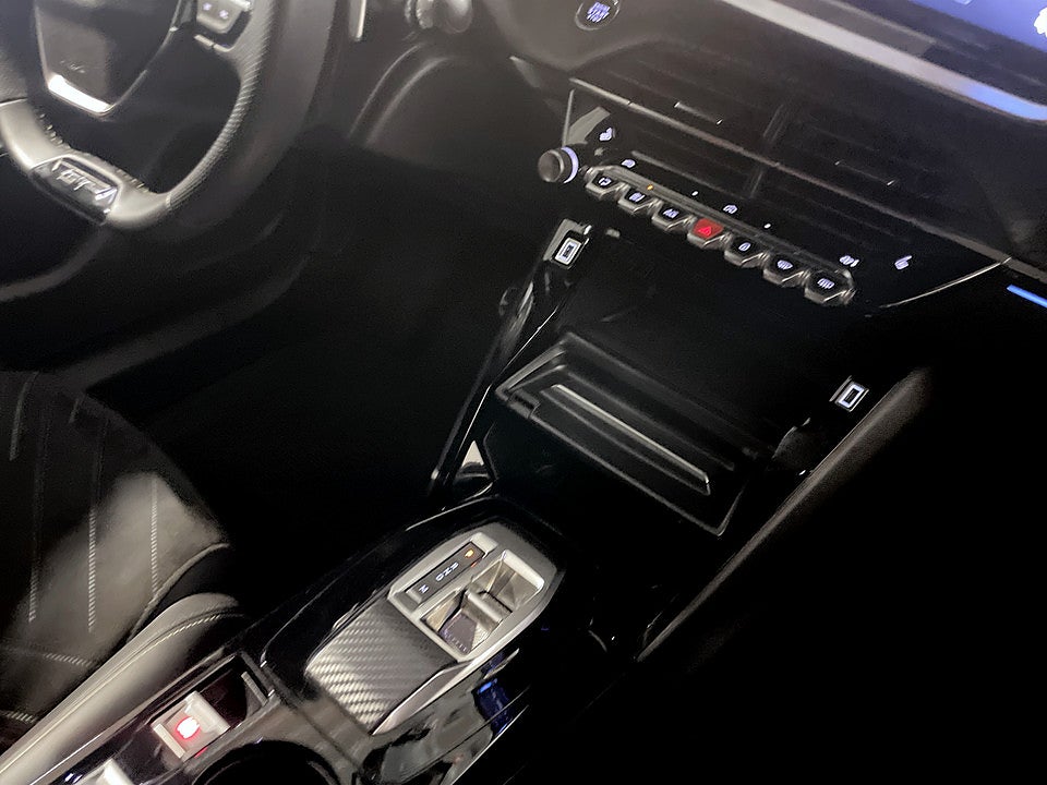 Bild på Peugeot 2008 GT Hybrid 145hk Aut B-KAMERA CARPLAY