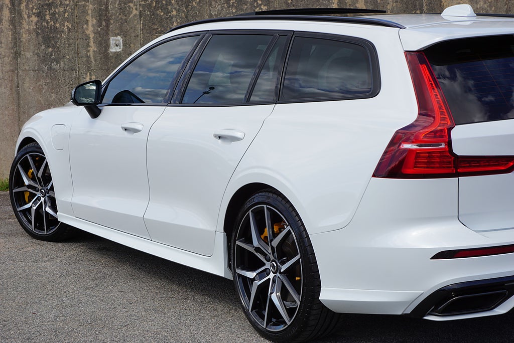 Volvo V60 T8 AWD Polestar Engineered|2900Mil|B&W|Pano|HuD|Drag|