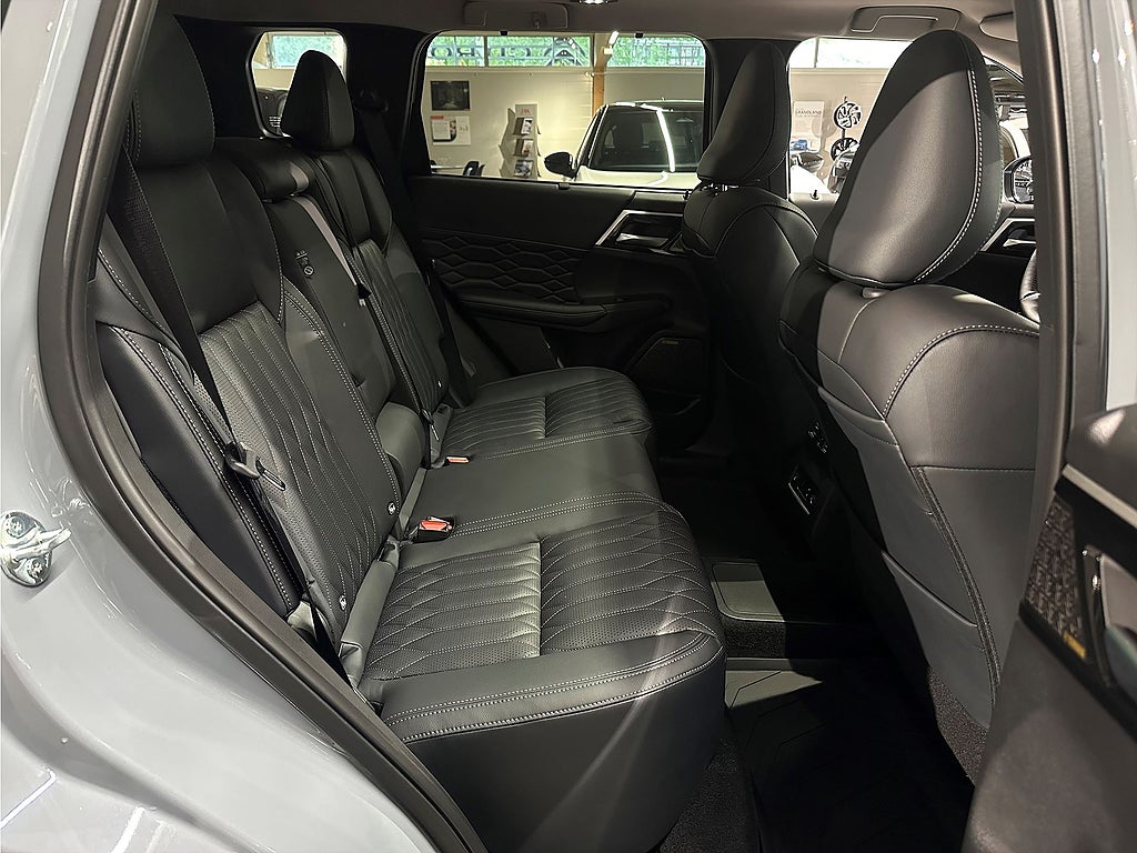 Bild på Mitsubishi Outlander Instyle PHEV Aut 4WD - OMGÅENDE LEVERANS!