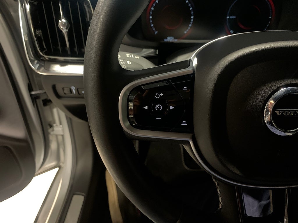 Volvo V60 Recharge T6 AWD 340hk R-Design |Navi|Kamera|Voc| 2022