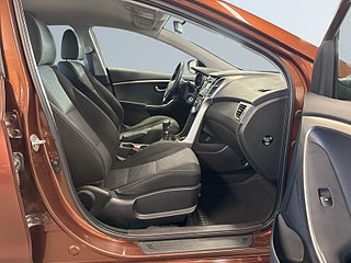 Hyundai i30 1.6 CRDi Select S&V-däck/Dragkrok/Motorvärmare – bild 10