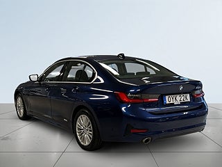 BMW 330e Sport line 360°kamera HuD Rattvärme Navigation S&V-däck – bild 5