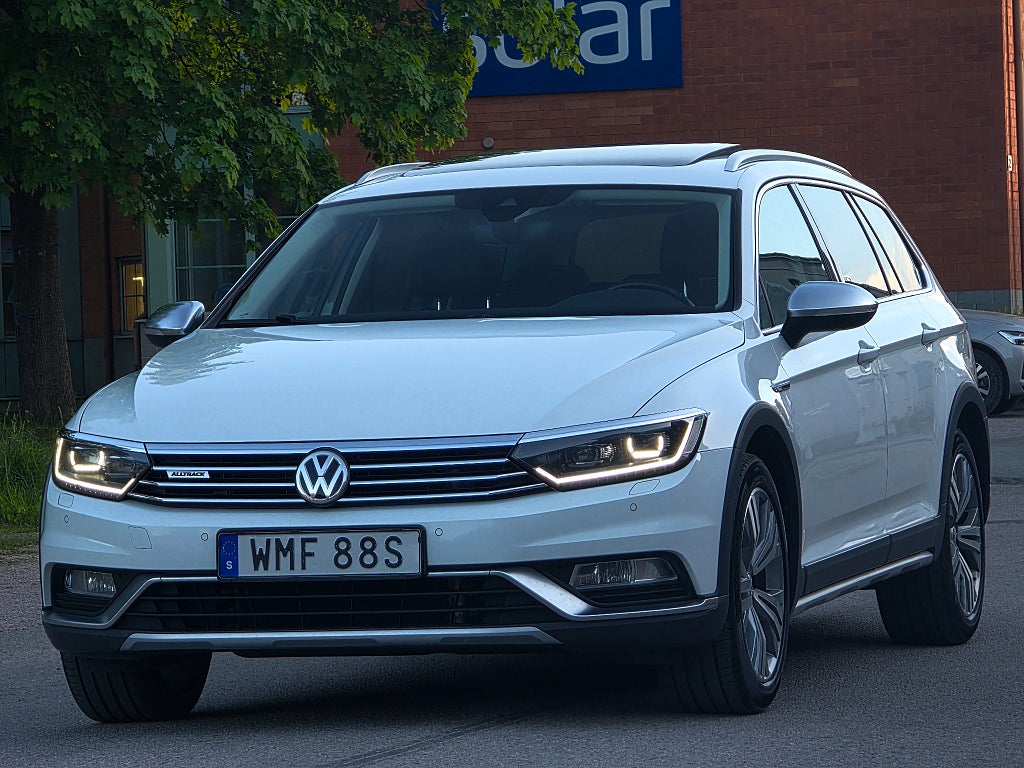 Volkswagen Passat Alltrack 2.0 TDI 4M Alltrack Panorama Skinn Värmare Kamera Drag