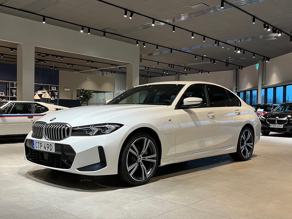 BMW 330e xDrive M Sport//4.95%