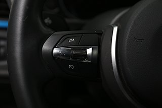 Sedan BMW 330 16 av 24