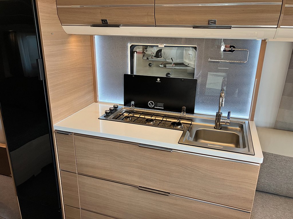 Adria Adora 613 UT / Mover / Queenbed / Alde / - Adria