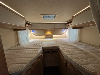 Husbil-integrerad Hymer Exsis I588 150HK AUT 12 av 21