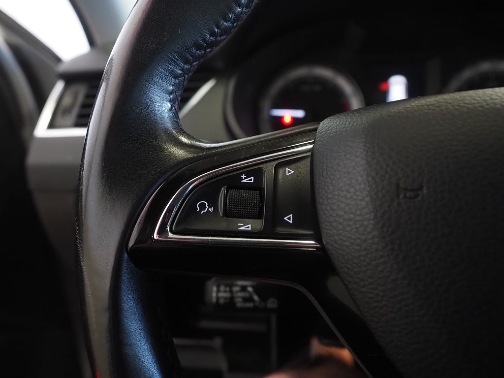 Skoda Octavia 1.0 TSI Style Premium Kamera Drag Canton P-Värm Navi 2018